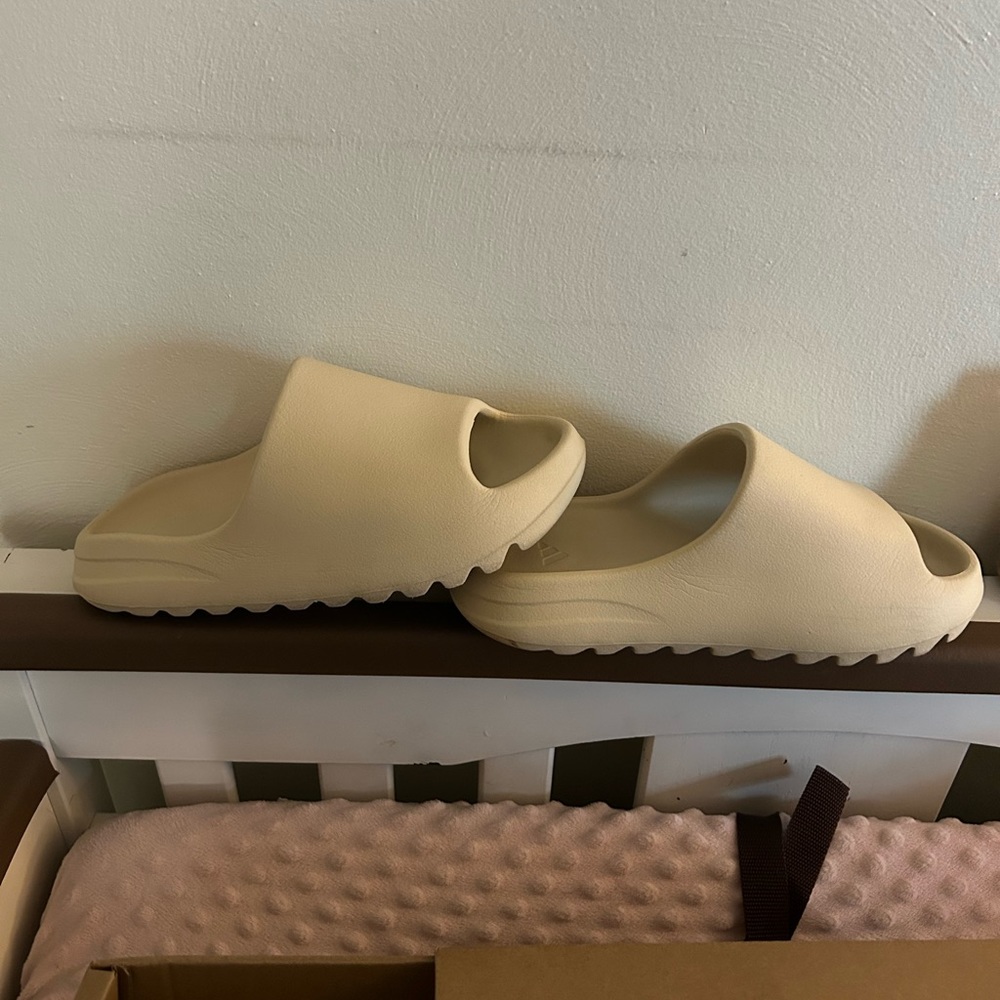 Yeezys Size 6 (Women’s) Bone Color